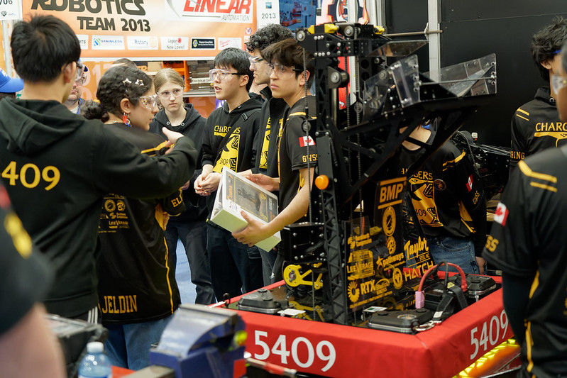 Rotating preview images of FIRST robotics team 5409